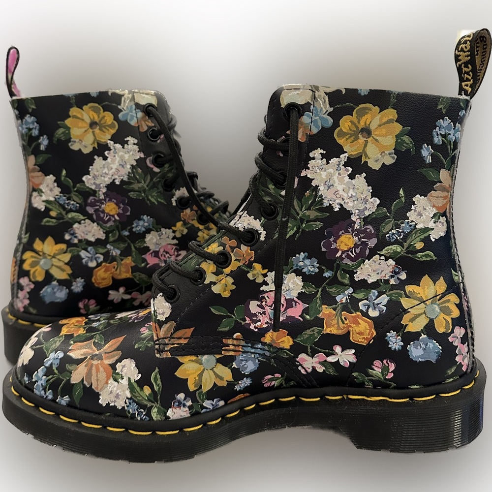 NEW RARE Dr. Martens Darcy Floral 1460 Pascal Lace Up Ankle Boot’s Women’s 9